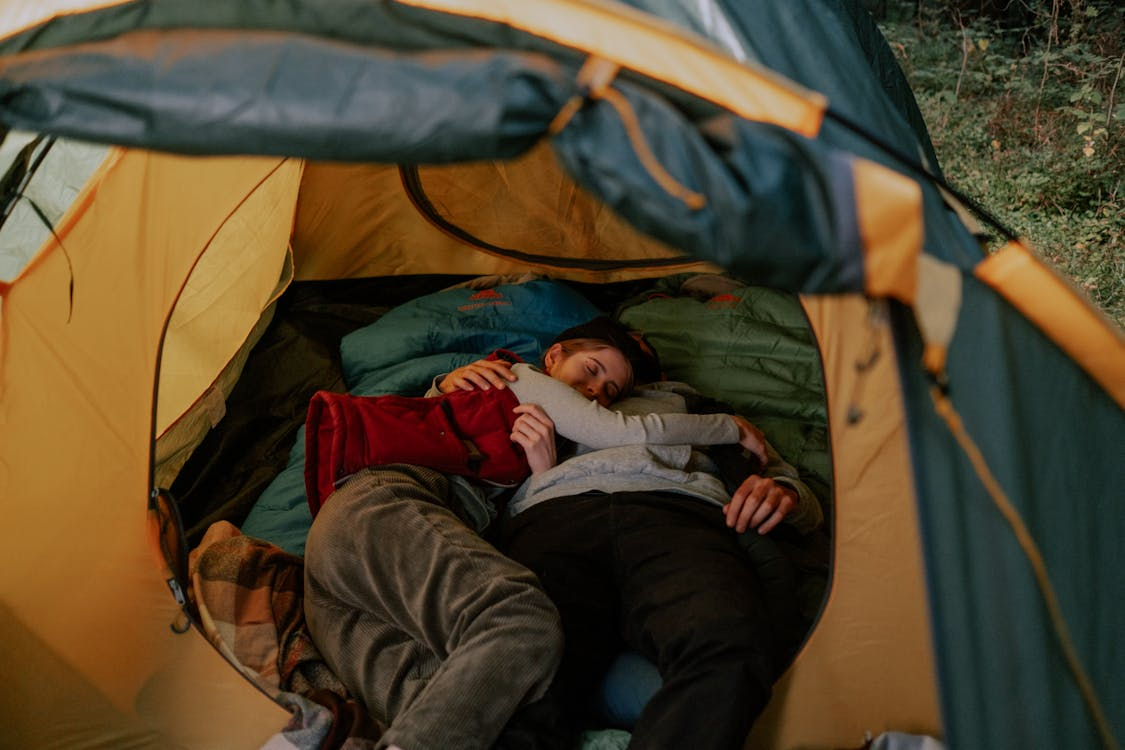Sleeping bag temperature ratings explained — EN ISO rating label on sleeping bag